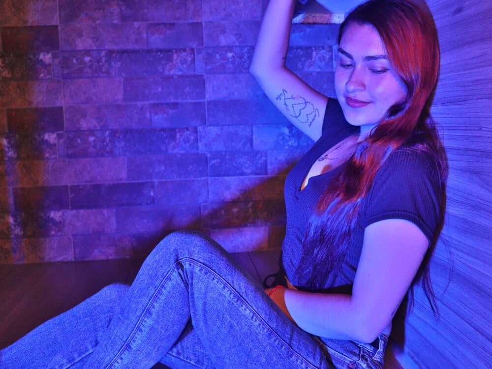 maia_astley profile