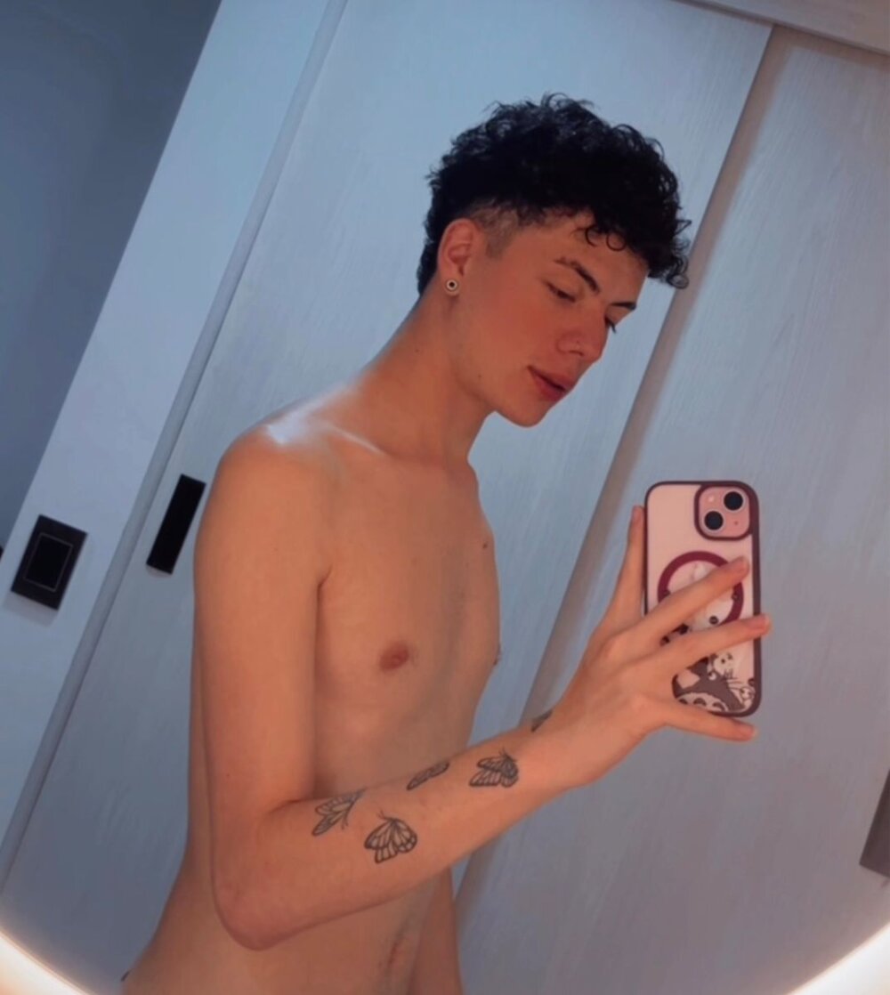 andrew_ixz's Offline XXX Chat