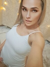 VickiHoneyy's Offline Chat Room