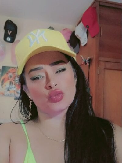 Seleneh Female Newlatin Live Cam Nude