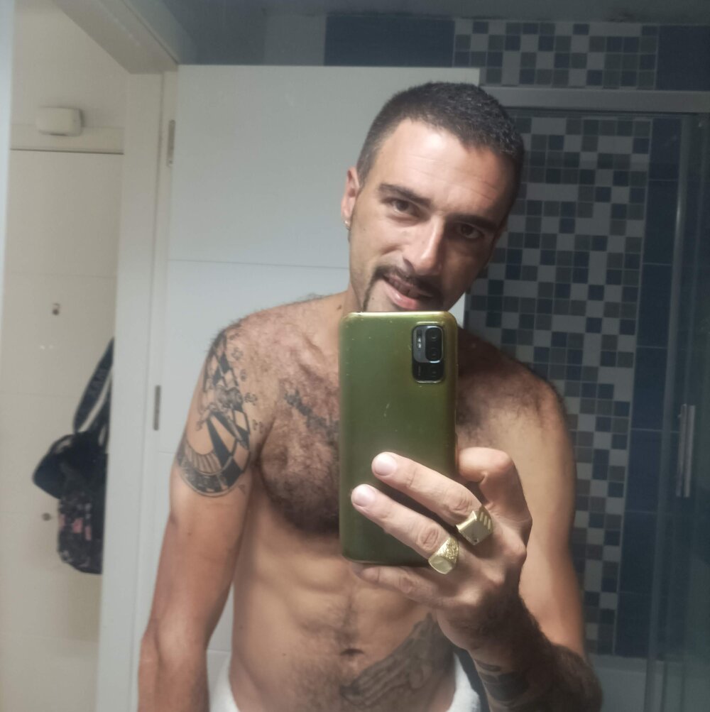 pistolon19 from stripchat