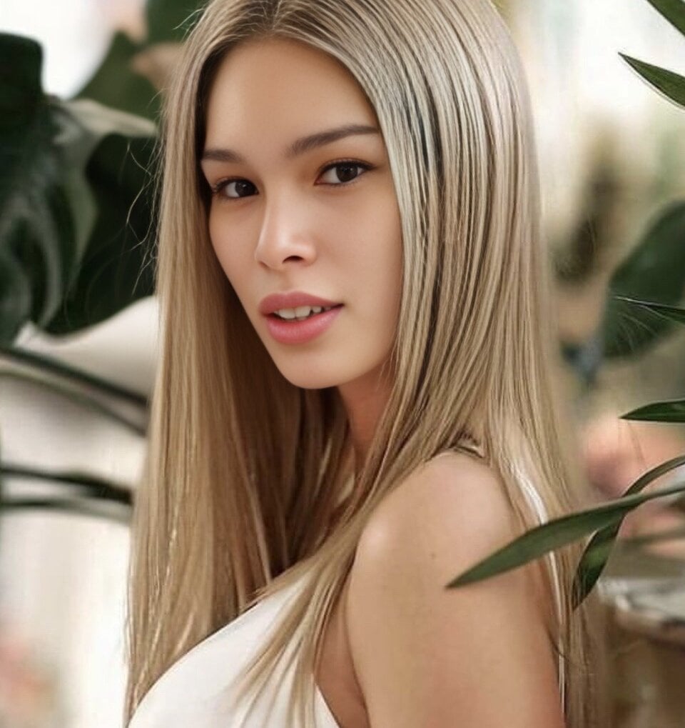 Live sex webcam photo for MISS-RUBY #289881287