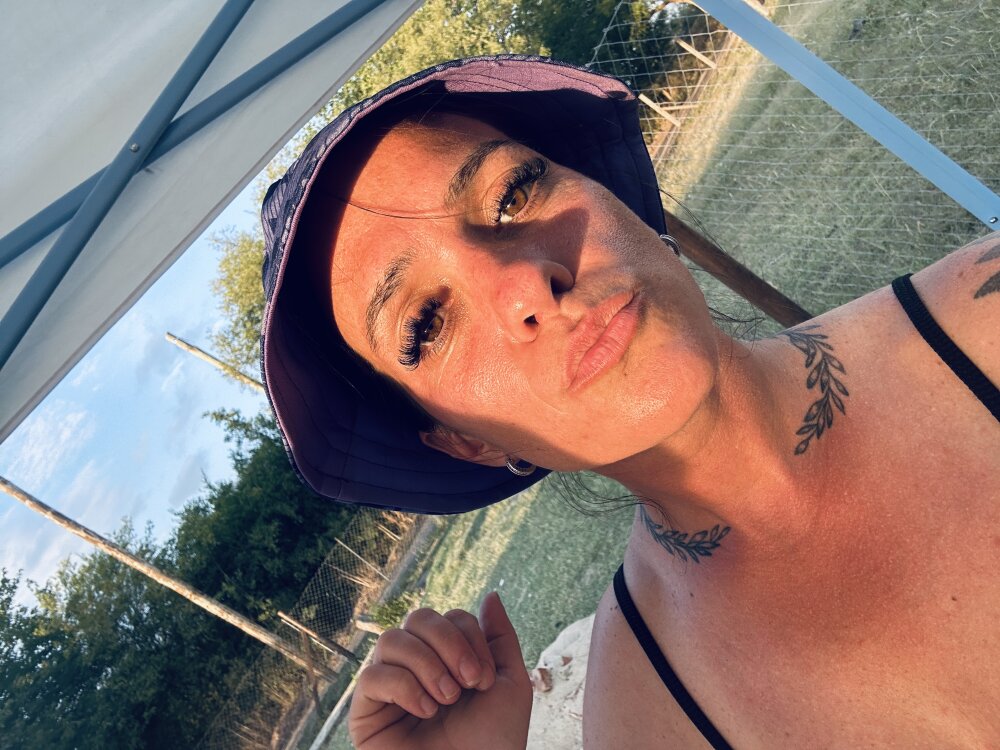 cheapadultsexcams.com donatella07 livesex profile in bisexual cams