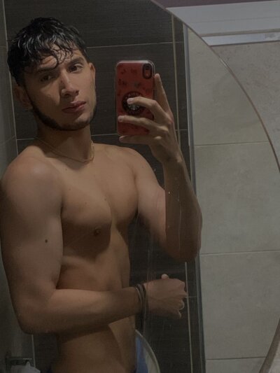 Andre_romano Cam Model Profile | Stripchat