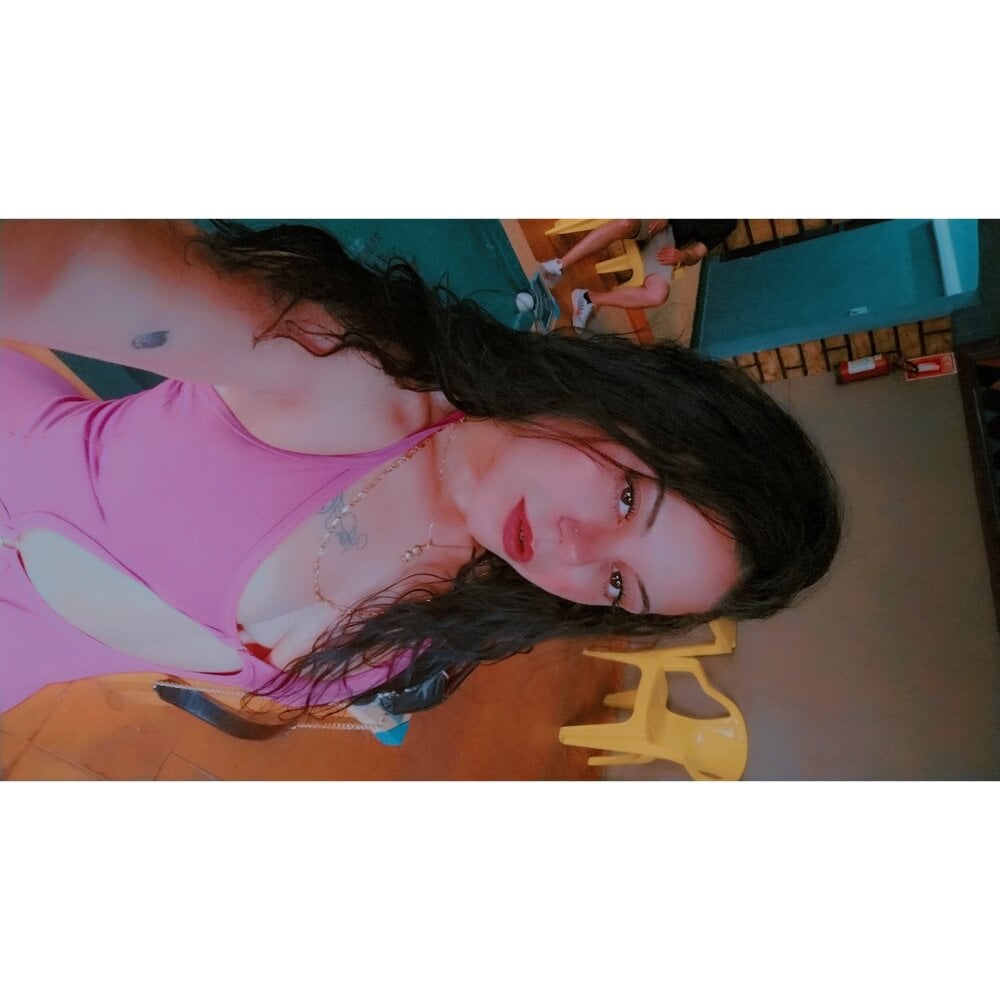 lolaoficial profile