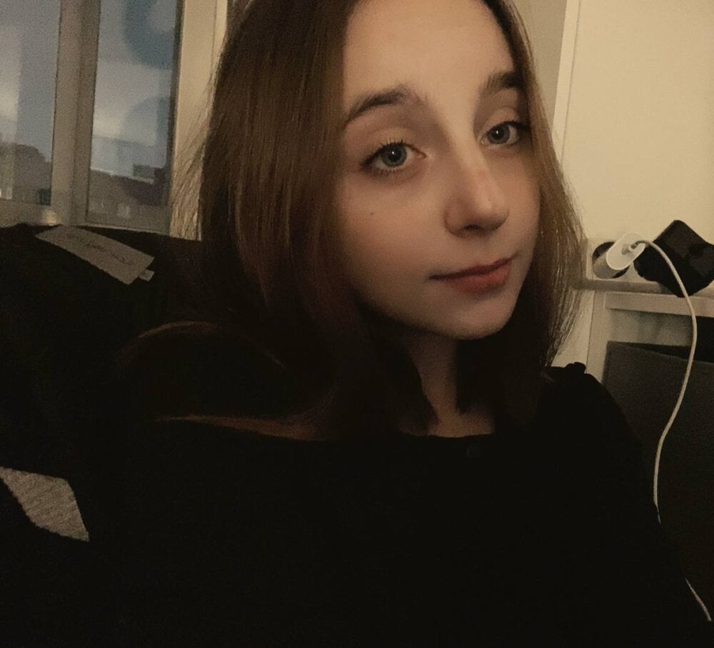 sexcam-girls.com taya_grey livesex profile in small-tits cams