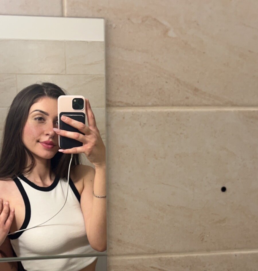 Live sex webcam photo for vienncica #289931938