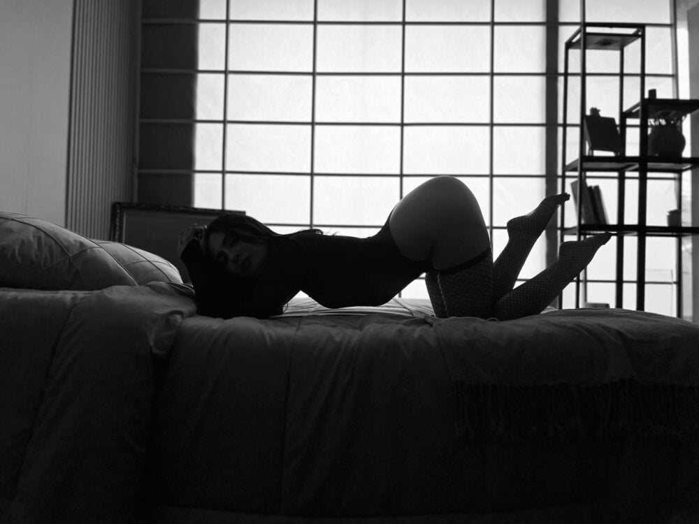 Cam girl nini_love01