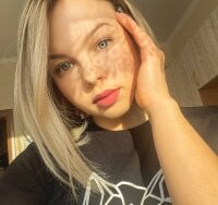 Francesca_Vega's Offline Chat Room