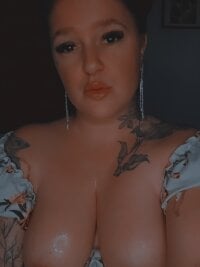 Miacurvydoll's Live Sex Cam Show