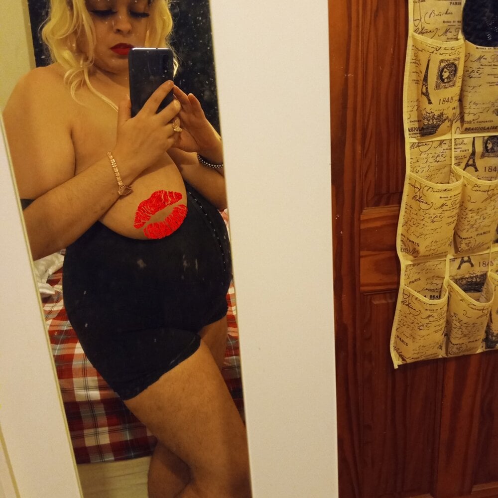 sexcam-girls.com la_poderosa4 livesex profile in 5-miles-from-you cams