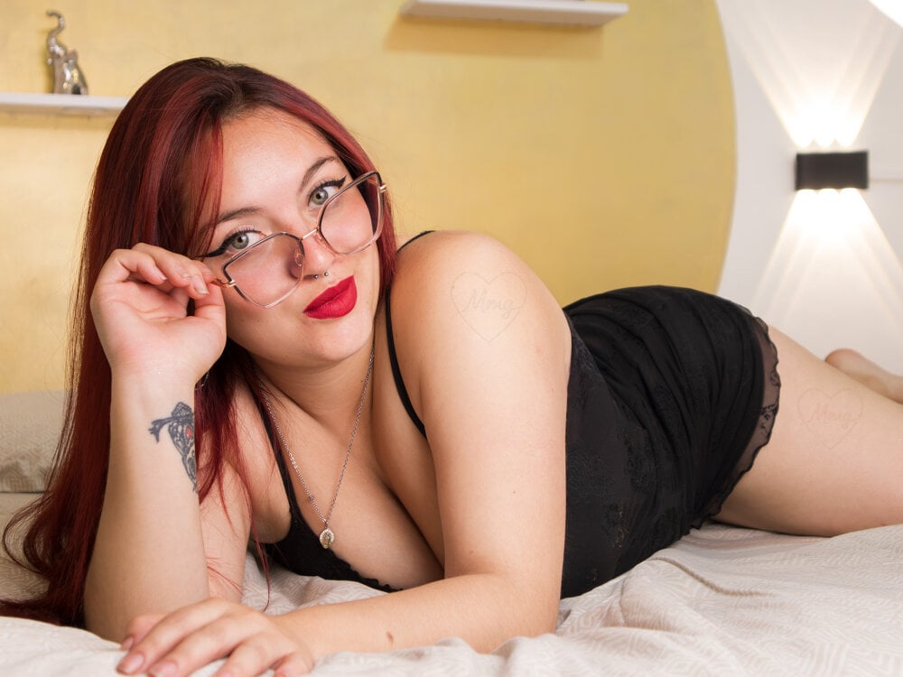 watchgirlcam.com lia_roise livesex profile in latino cams