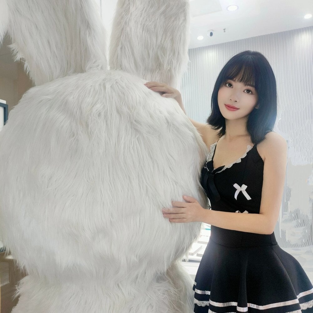 onaircams.com mia-t livesex profile in asia cams