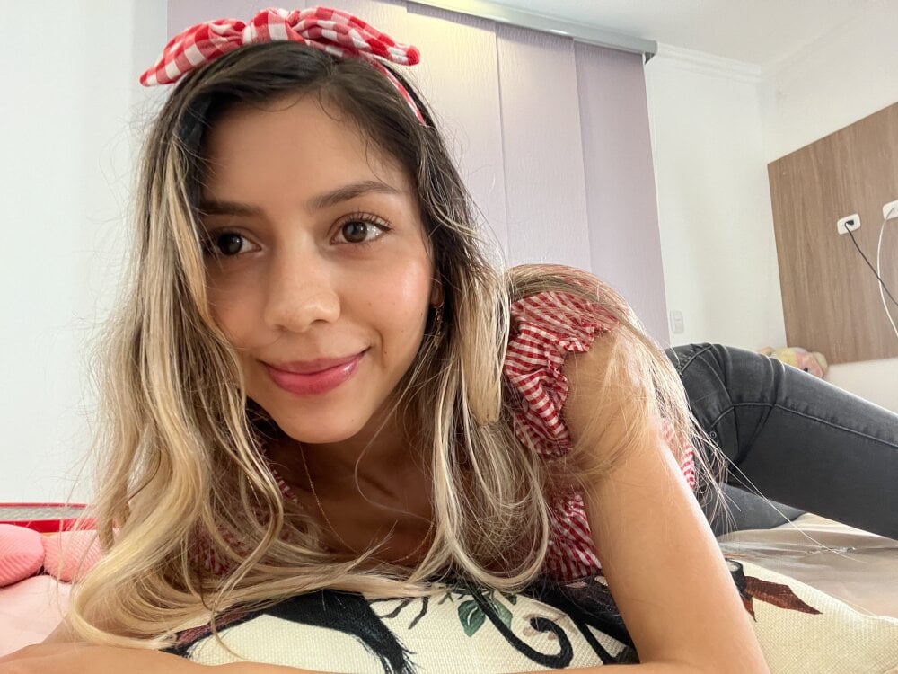 Live sex webcam photo for Sensualtease #290198139