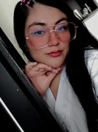 Cora_dalila's Offline Chat Room