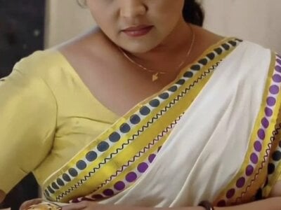 Sexy_Milf_Bhabi - topless indian