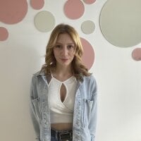 JulieWilliamst's Offline Chat Room