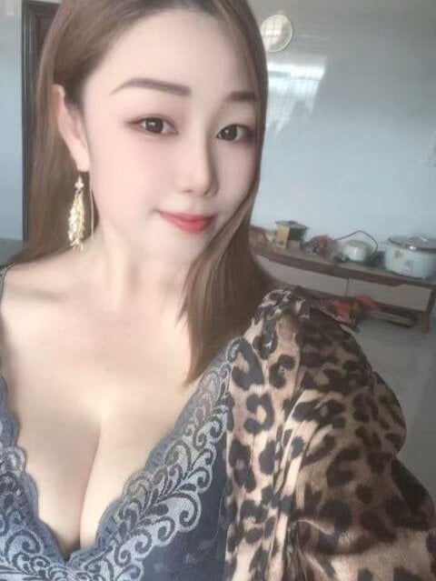 livesexasiancams.com xiaomili8 livesex profile in probably next door cams