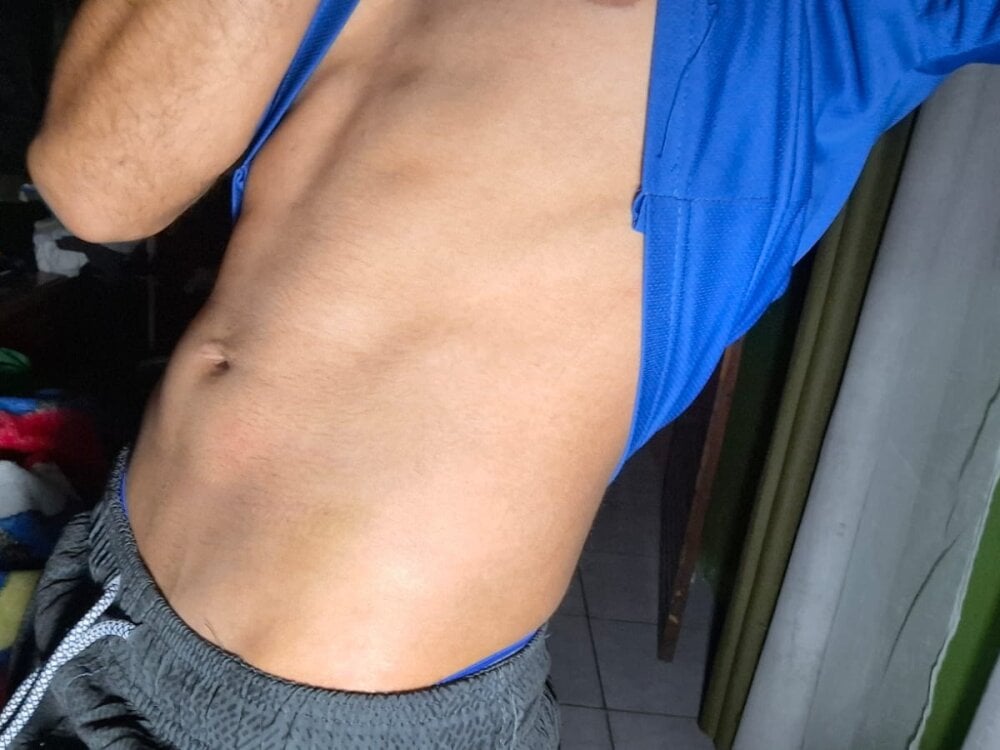 prettyboyyy11 from stripchat