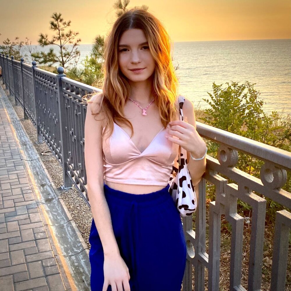 RoseBlanche2kk's Offline XXX Chat