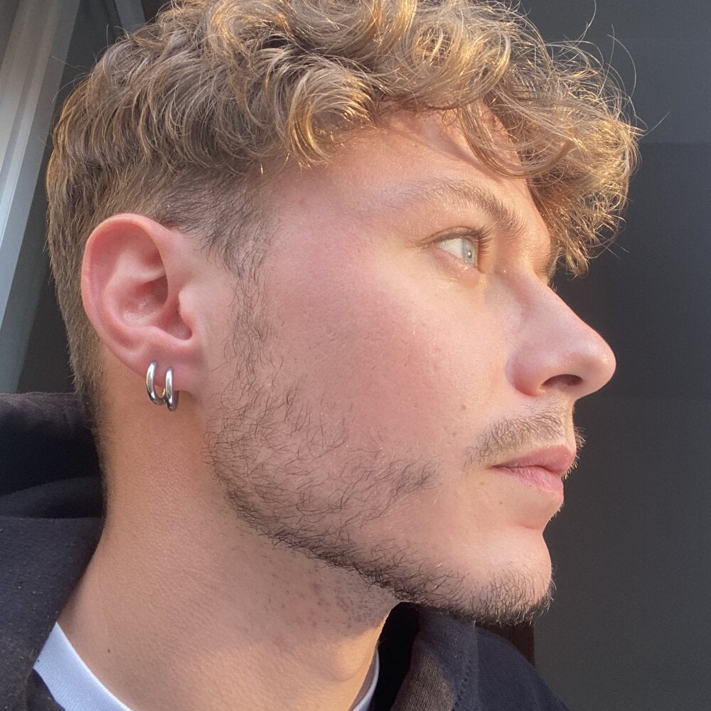 alezz404's Offline XXX Chat