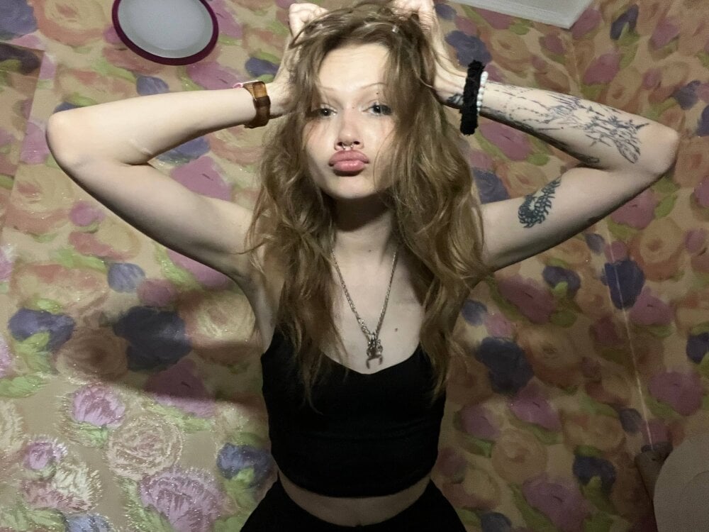 stripchat ElissaMikrot Live Webcam Featured On sexcam3d.net