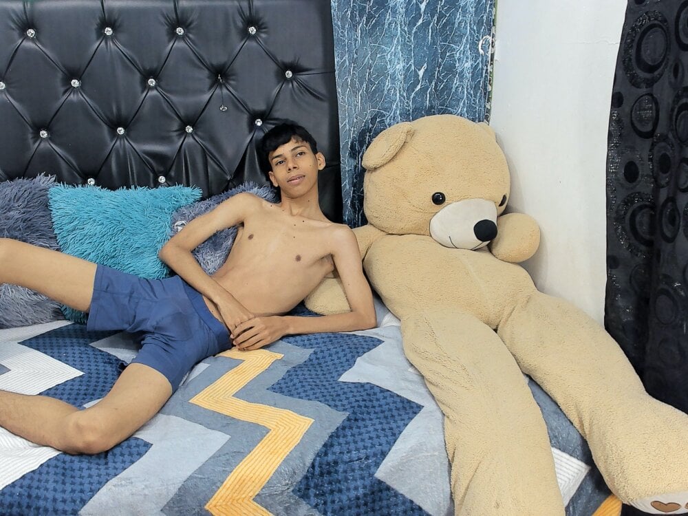 sexyboys_cutex18 from stripchat