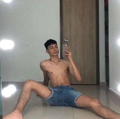 adult chat room Kami Twink