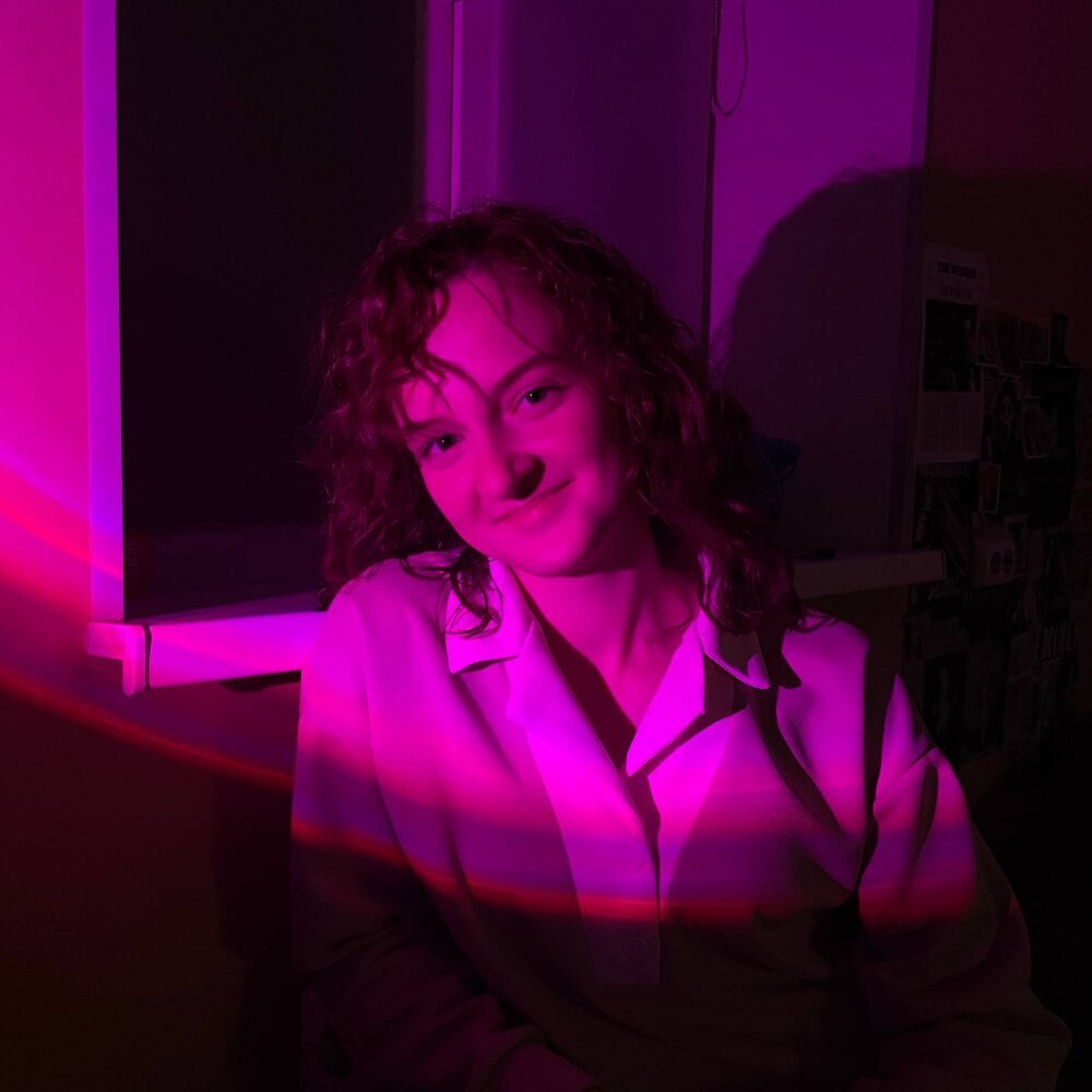 pornos.live dreamspark05 livesex profile in in-a-secret-bunker-with-cookies cams