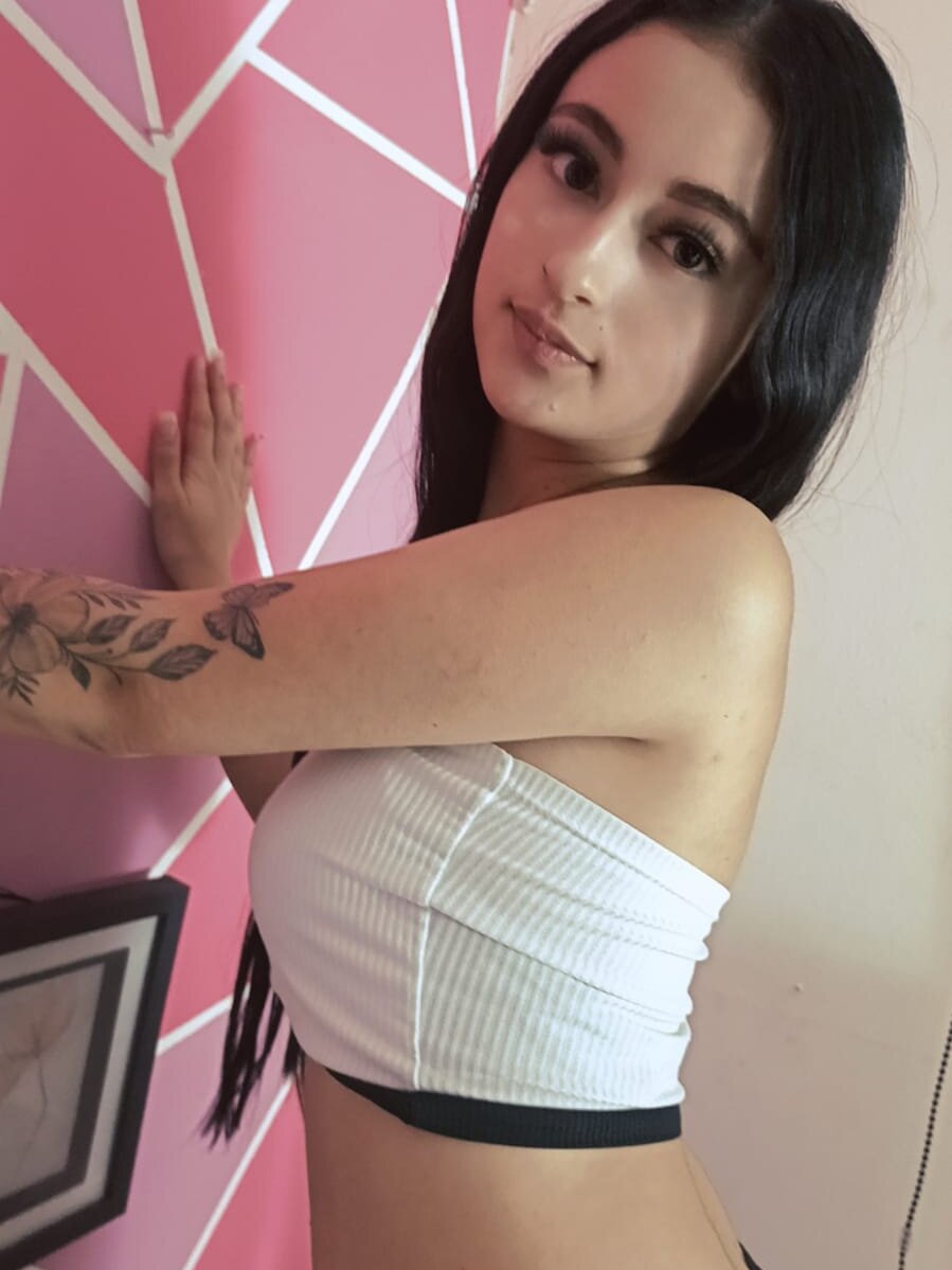 stripchat emmilyowenn webcam profile pic via bestlivesexchat.com