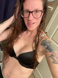 yourstrulylivy69's webcam live show