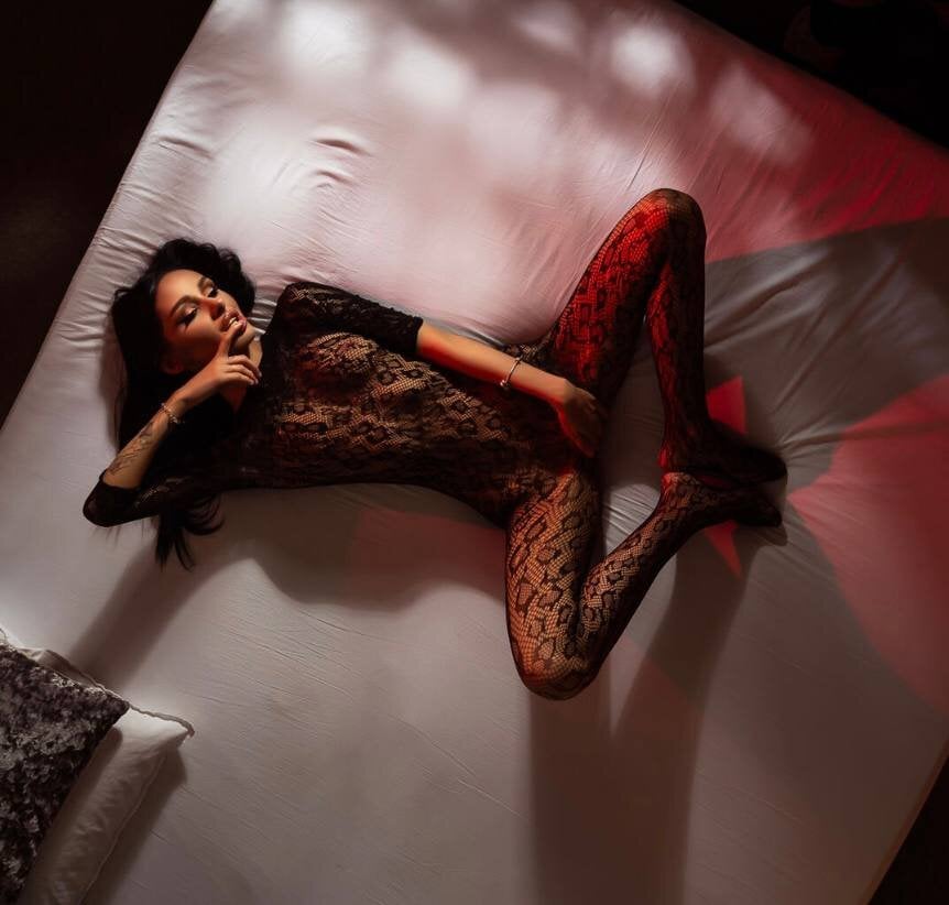 show2cam.com ayanasilkkk livesex profile in thin cams