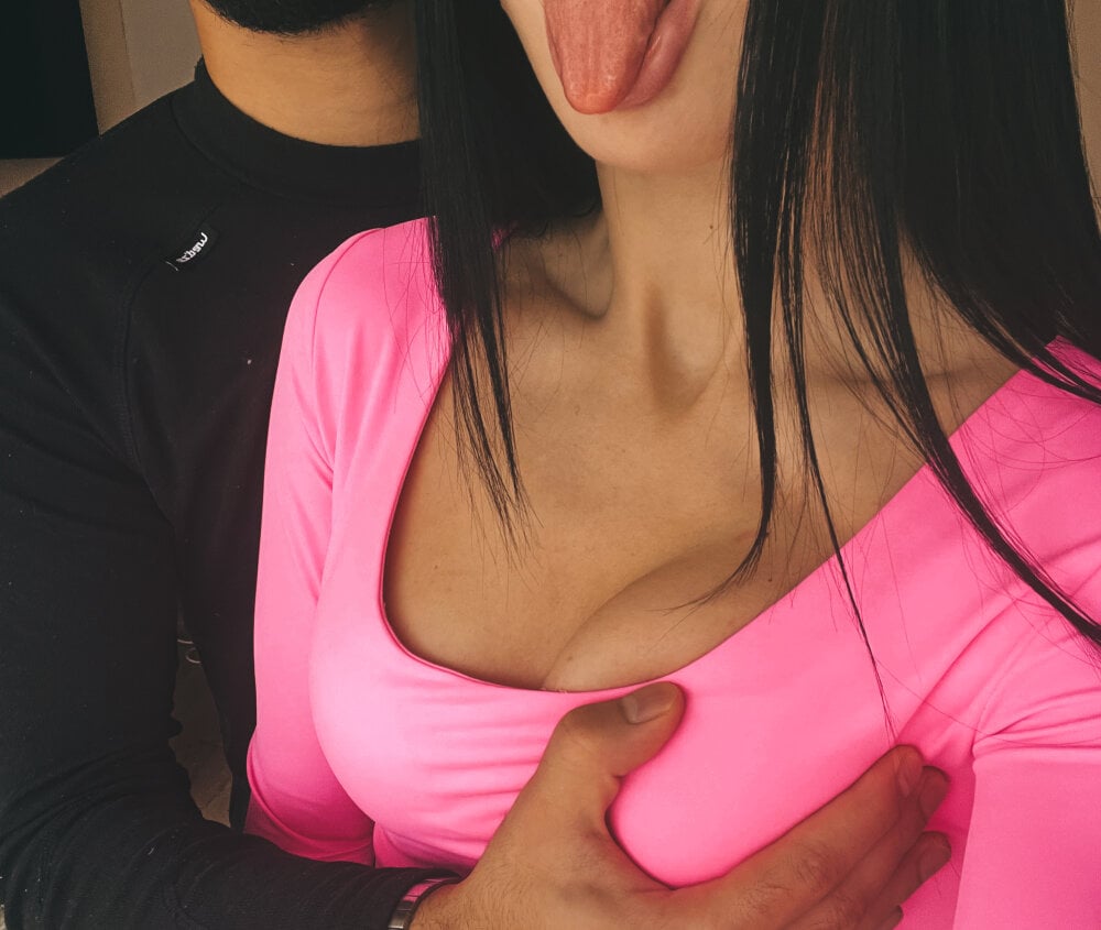 Live sex webcam photo for Honeycoupleee #290055052