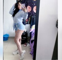 emely_sweett1's Offline XXX Chat