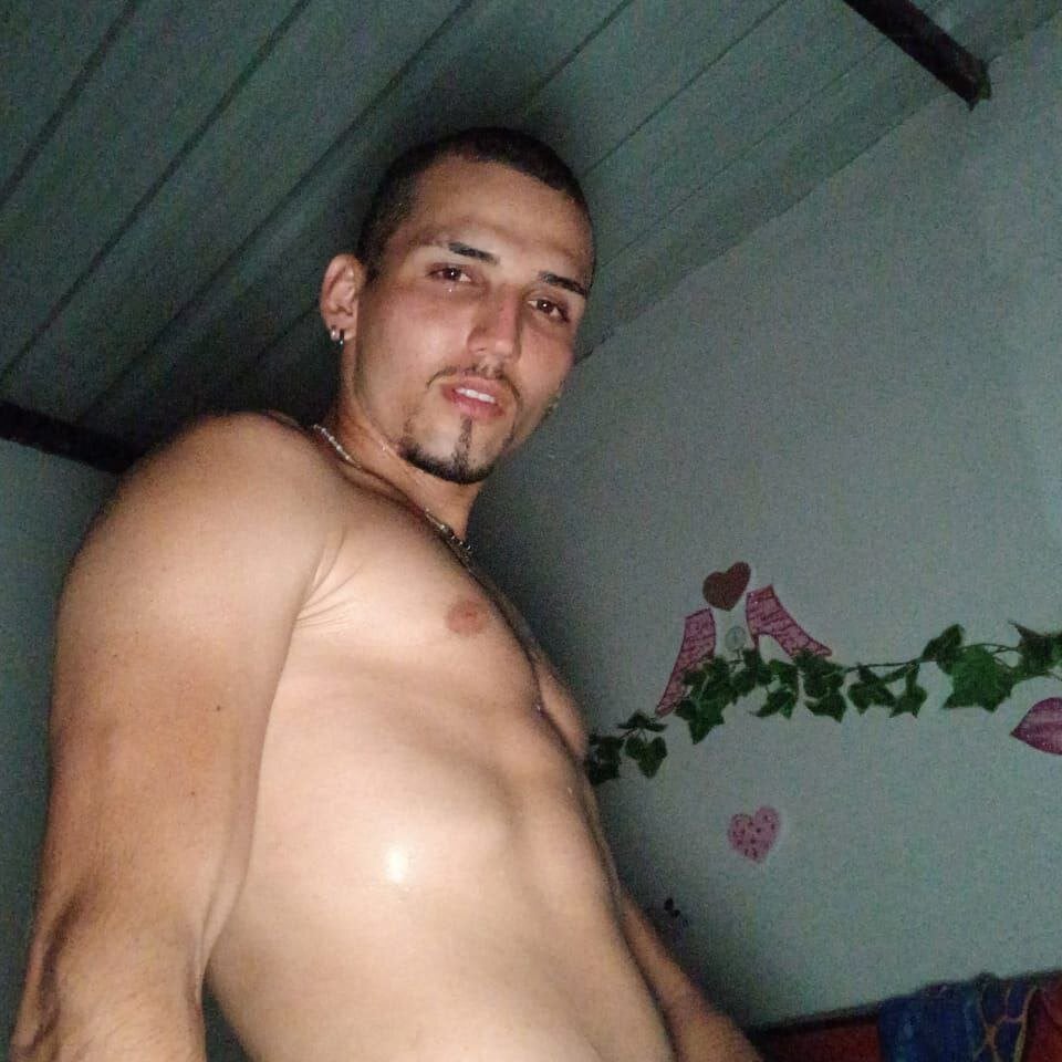 AndrewBerfon live cam model at StripChat