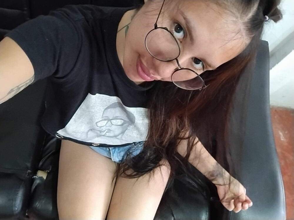 eimy_hot69