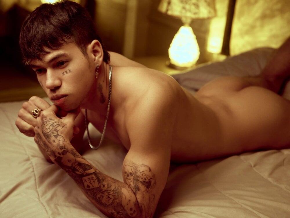 daamonxxx19's Offline XXX Chat