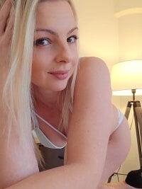 lilietseb02's Webcam Show