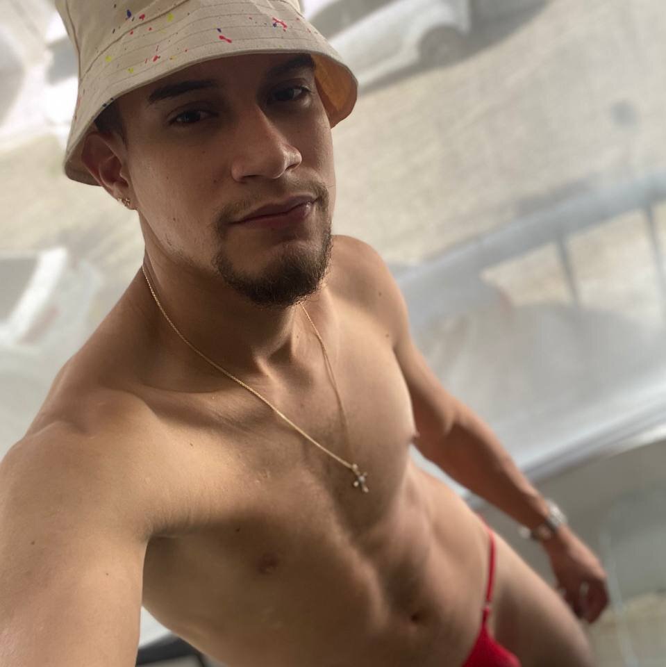 Cristoferkosme live cam model at StripChat