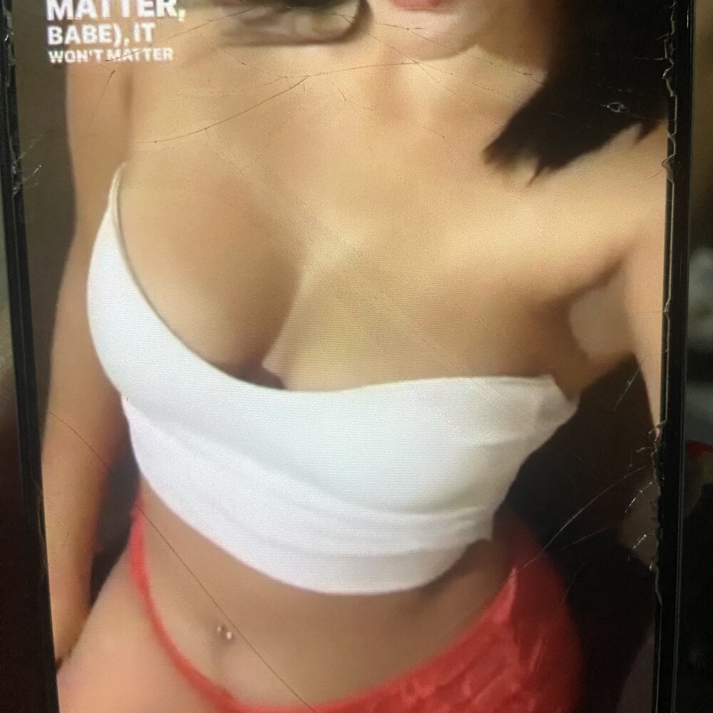 Live sex webcam photo for luhsafada1 #289650977