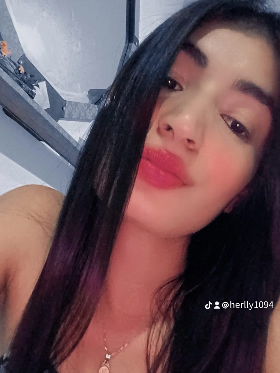 Sweet_Amanda_95's Offline XXX Chat
