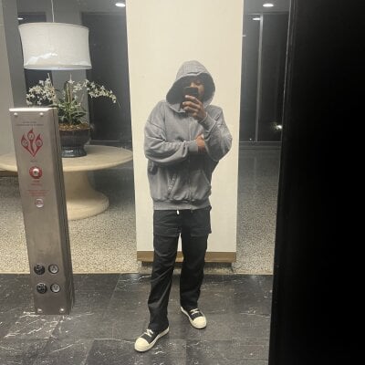 LeoMalonee private show