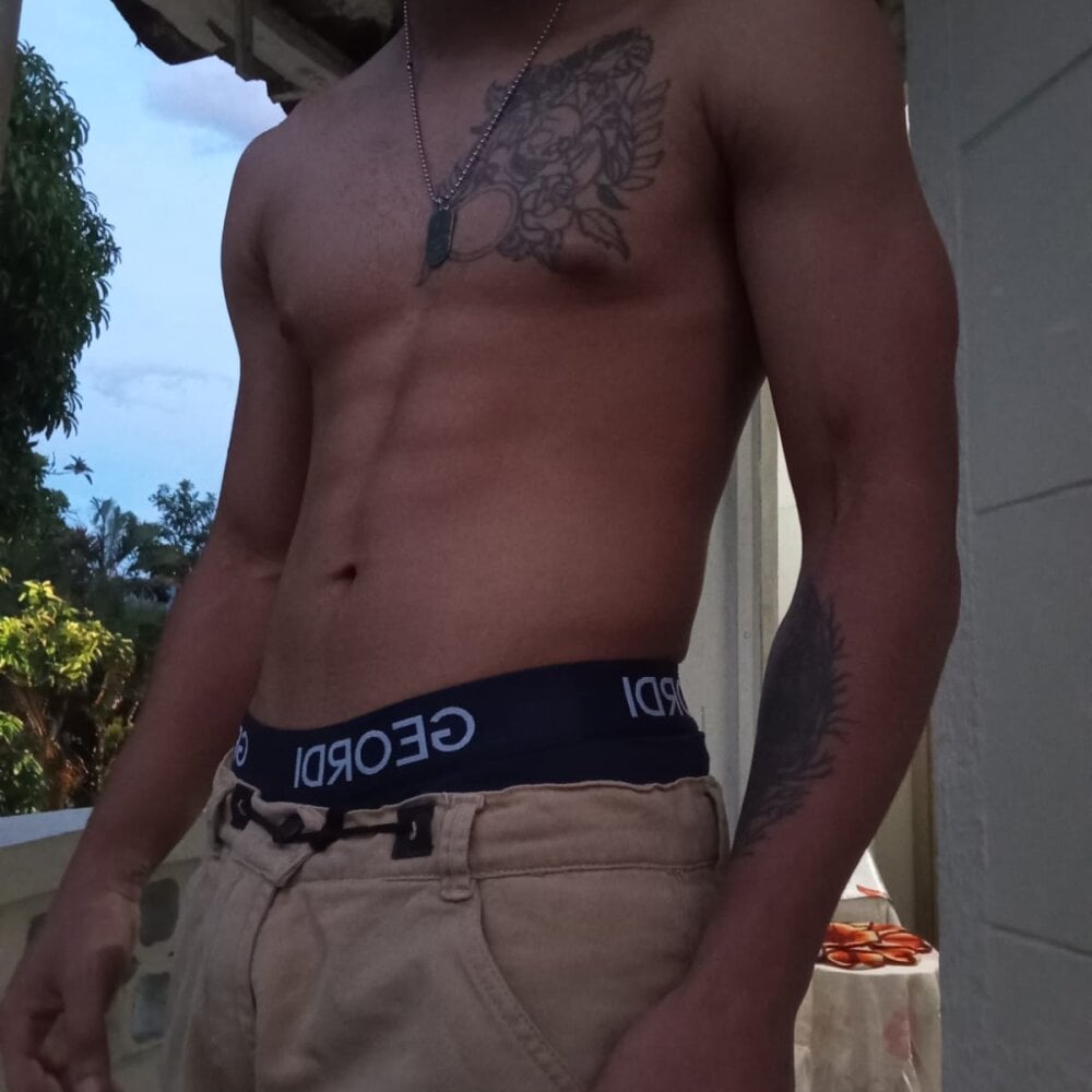 arien13 from stripchat