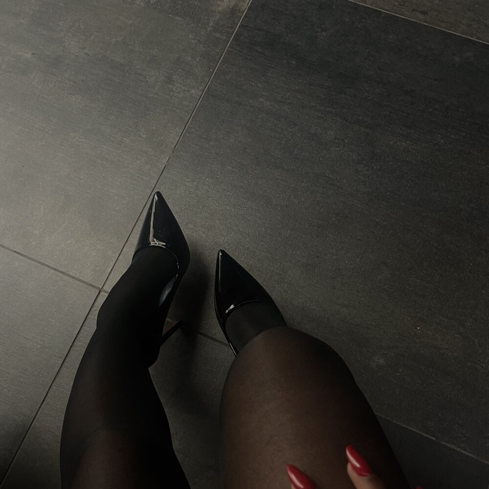 bhadbhad_kitty from stripchat