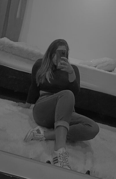 madelainepetch from stripchat