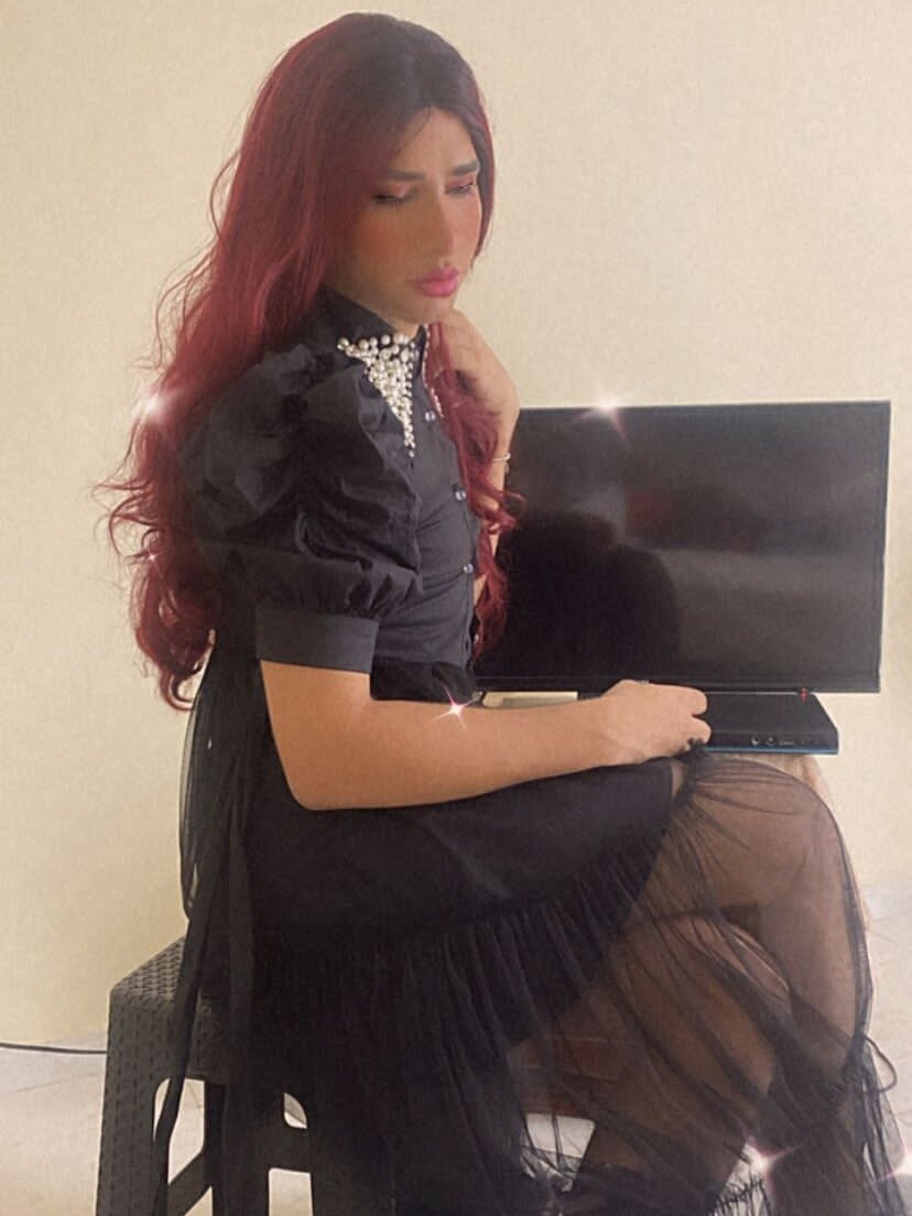 Valentina_QueenSex's Offline Chat Room