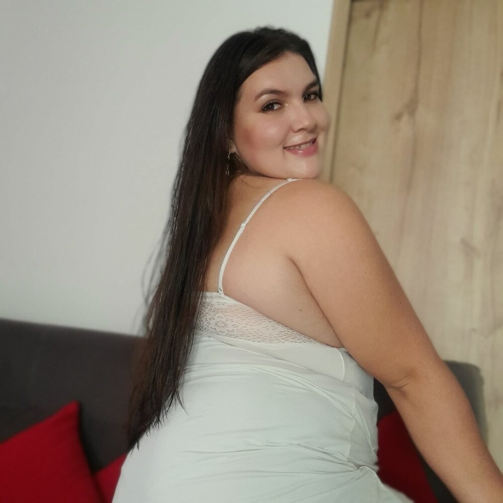 Mia-Palmer profile