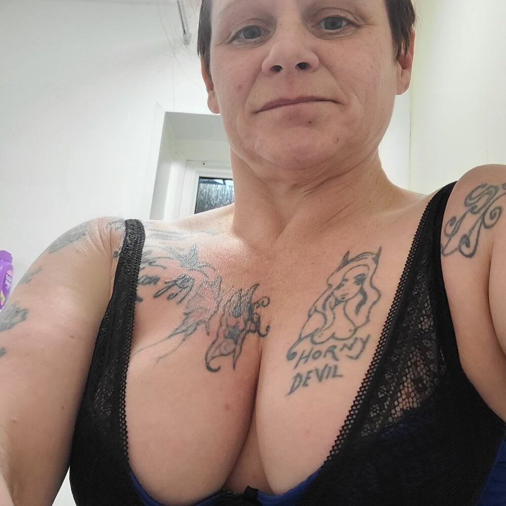 NaughtyyNikkii profile