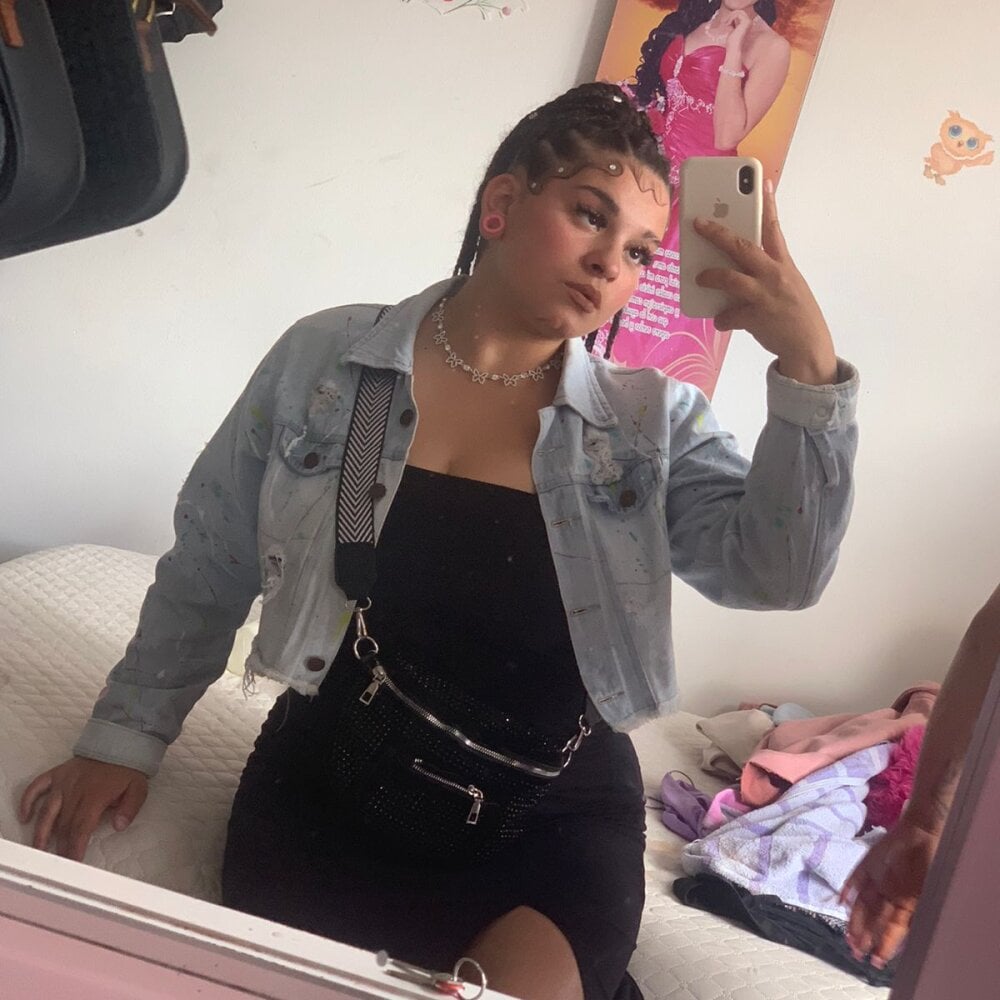 Charlot_miss profile