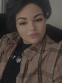 DeliciousElsie_98X's Offline Chat Room